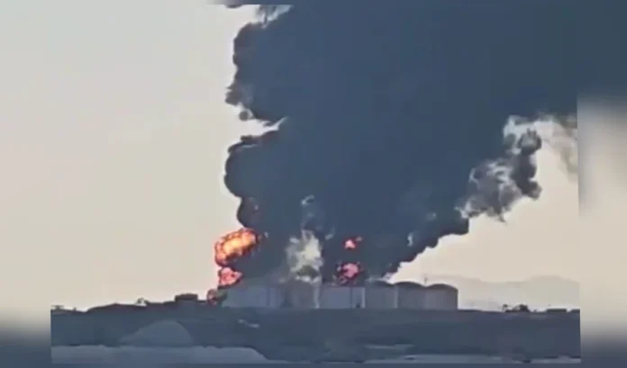 ओमान: ईरान का हमला, तेल भंडारण में आग, लाखों लीटर कच्चा तेल खाक