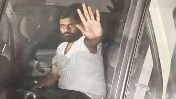 कौशांबी: पीएम मोदी पर विवादित टिप्पणी पर कांग्रेस नेता विनोद तिवारी गिरफ्तार