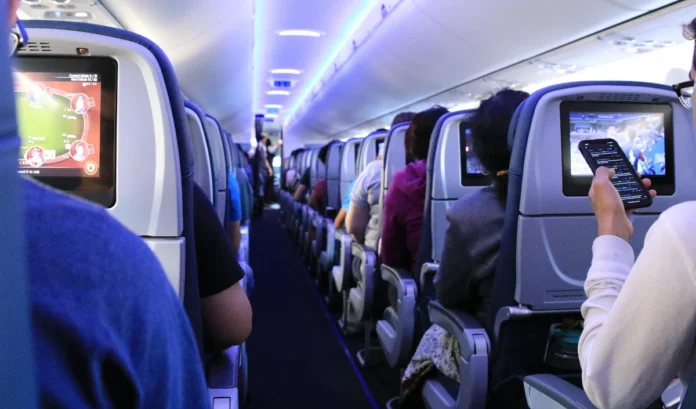 हवाई यात्रियों को राहत: 60% फ्लाइट सीटों पर नहीं लगेगा अतिरिक्त शुल्क