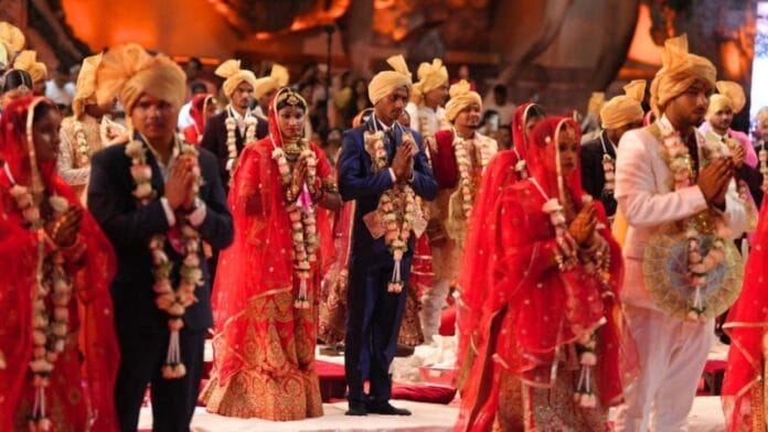 दिल्ली: JLN स्टेडियम में शगुन विवाह उत्सव, 51 जोड़ों को CM रेखा गुप्ता का