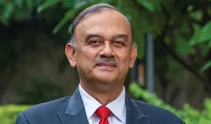 HDFC बैंक के चेयरमैन अतनु चक्रवर्ती का इस्तीफा, कॉर्पोरेट गवर्नेंस पर सवाल