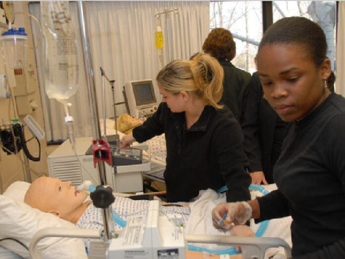 मेडिकल शिक्षा में क्रांति: अब पुतलों से सीख रहे हैं डॉक्टर, असली मरीजों पर नहीं