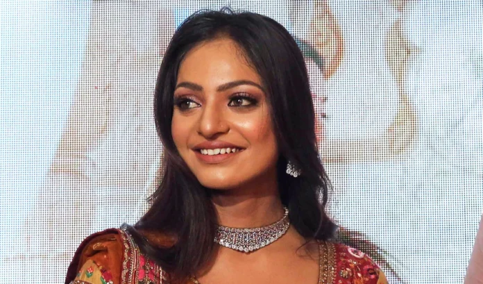 मोनालिसा भोसले का फिल्ममेकर सनोज मिश्रा पर यौन उत्पीड़न का आरोप, प्रेस