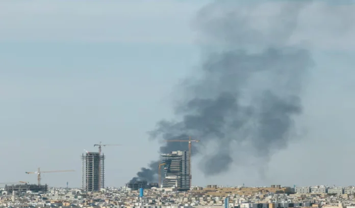 सऊदी अरब ने रियाद पर ड्रोन और मिसाइल हमला नाकाम किया, मलबा गिरने से नुकसान नहीं