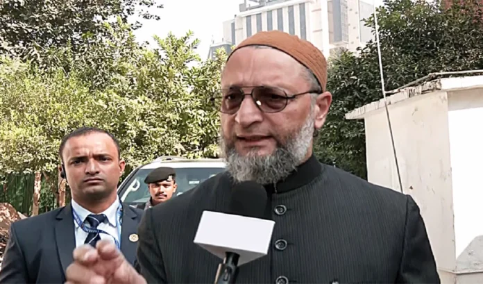 तेलंगाना में वोटरों के लिए AIMIM का हेल्प डेस्क, असदुद्दीन ओवैसी ने की शुरुआत