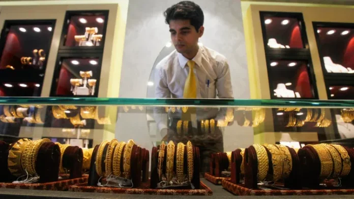 चांदी में तूफ़ान! ₹5000 की ज़बरदस्त उछाल, सोना भी ₹1.5 लाख पार