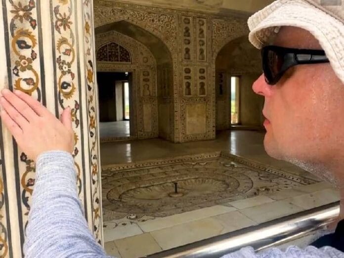 दृष्टिहीनों के साथ भारत यात्रा: नज़रों से परे, एहसास की दुनिया