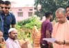 गोरखपुर में CM योगी का जनता दर्शन, 200 लोगों की सुनीं शिकायतें