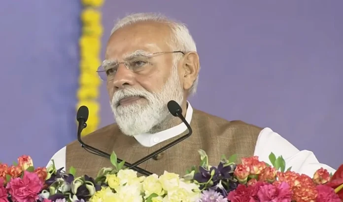 गुजरात को 19,000 करोड़ की सौगात, पीएम मोदी ने देसा एयरबेस को बताया सीमा सुरक्षा