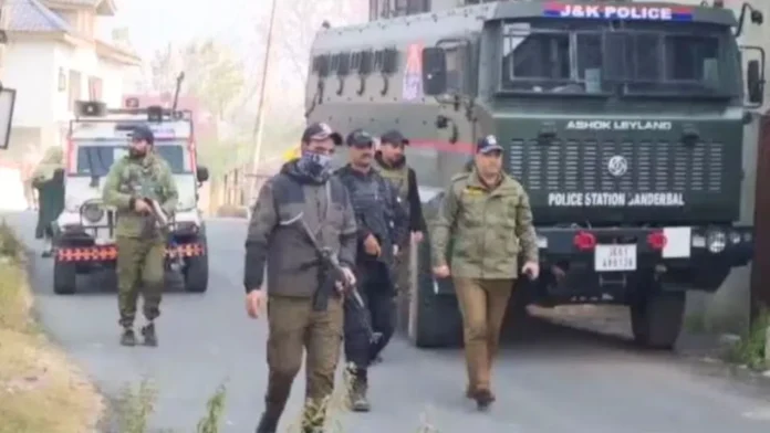 कश्मीर: 'व्हाइट कॉलर' आतंकियों का मॉड्यूल, TATP विस्फोटक का इस्तेमाल