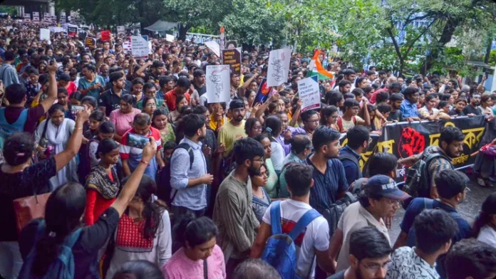 पानीहाटी: आरजी कर कांड की आंच, सत्ता की ज़मीन पर न्याय की जंग