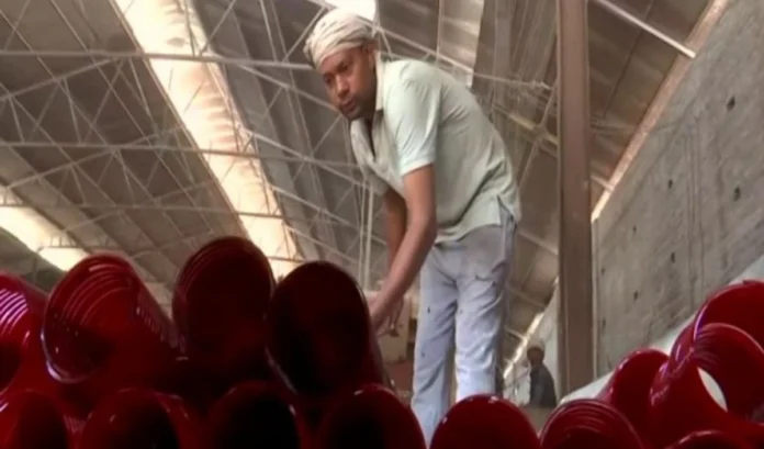 फिरोजाबाद का कांच उद्योग खतरे में, मध्य पूर्व संकट से 5 लाख नौकरियां दांव पर