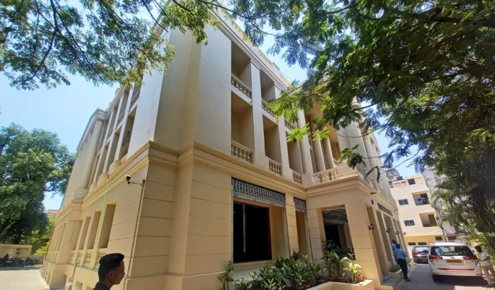 रियल एस्टेट में सुस्ती: आवासीय बिक्री 4% घटी, जानें क्या हैं कारण