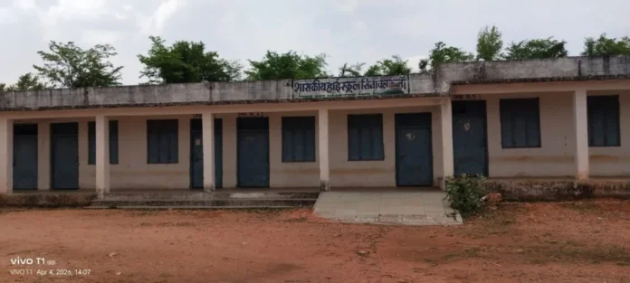 शिवपुरी: प्रवेश उत्सव के बीच स्कूल में ताला, शिक्षा व्यवस्था पर सवाल
