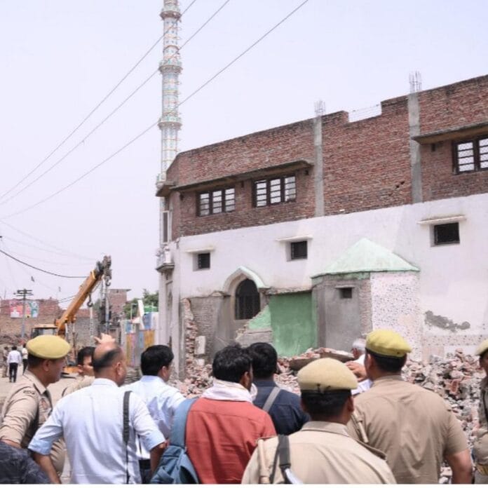 संभल में योगी सरकार की बड़ी कार्रवाई, सरकारी ज़मीन से अवैध कब्ज़े हटे