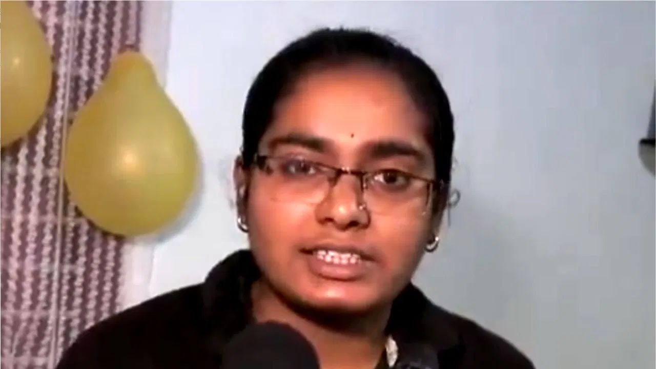 कर्नाटक की छात्रा का आरोप: NEET OMR शीट बदली, -11 नंबर, 668 का दावा