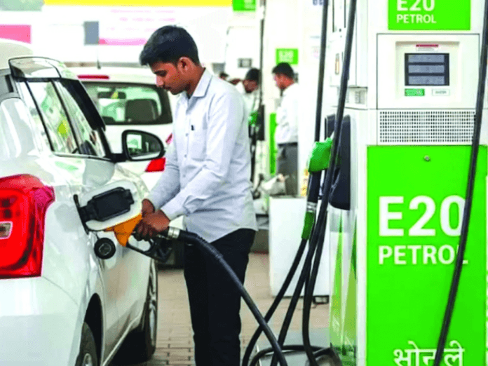 सरकार की संसद में सफाई: E20 पेट्रोल से इंजन को खतरा नहीं, 23 करोड़ गाड़ियां