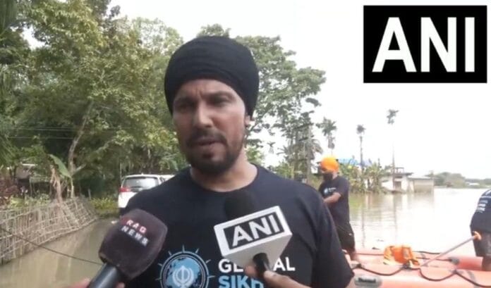 रणदीप हुड्डा असम बाढ़ पीड़ितों की मदद में जुटे, ग्लोबल सिखों संग बांटा राशन
